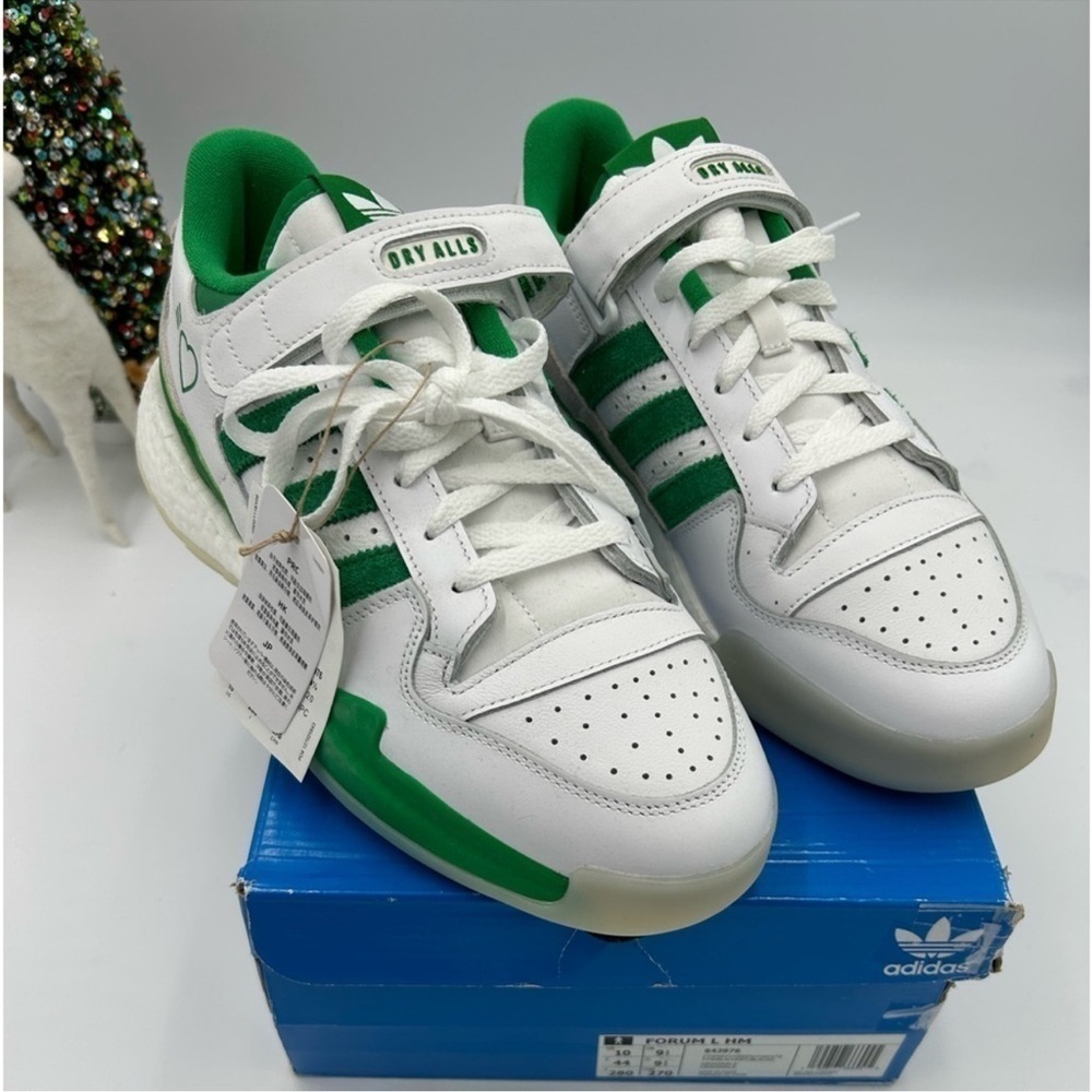Men’s Adidas forum low top sneakers size 10 US